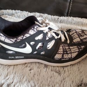 Nike dual fusion shoes